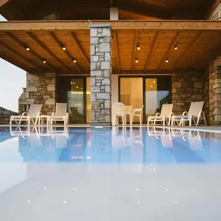 別荘 Semi-detached House With Private Pool ラルドス