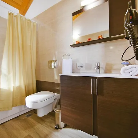 Semi-detached House With Private Pool Case de vacanță