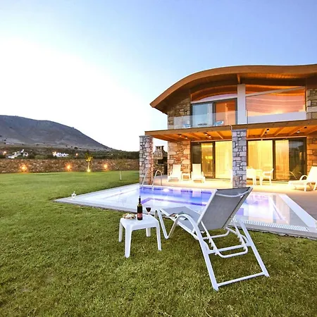 Semi-detached House With Private Pool * Lardos