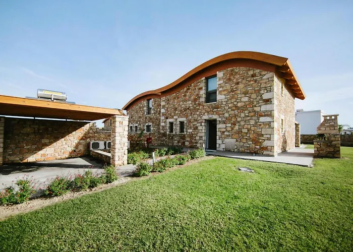 Semi-detached House With Private Pool