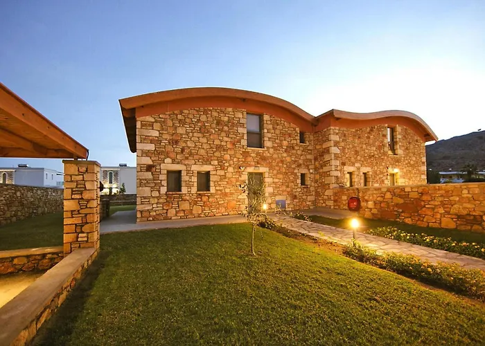 Semi-detached House With Private Pool