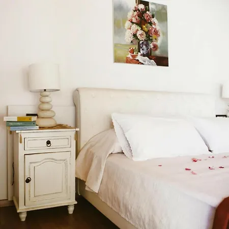 Semi-detached House With Private Pool Hébergement de vacances Lardos