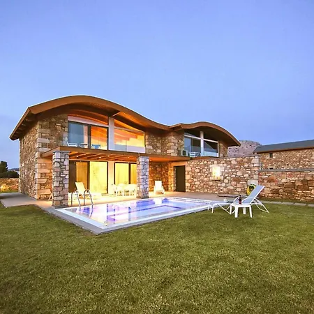 펜션 Semi-detached House With Private Pool 라도스