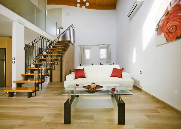 Semi-detached House With Private Pool * 라도스