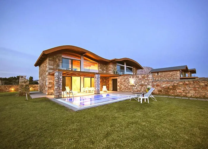 펜션 Semi-detached House With Private Pool 라도스