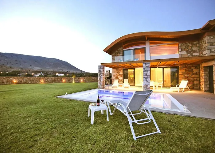 Semi-detached House With Private Pool * 라도스